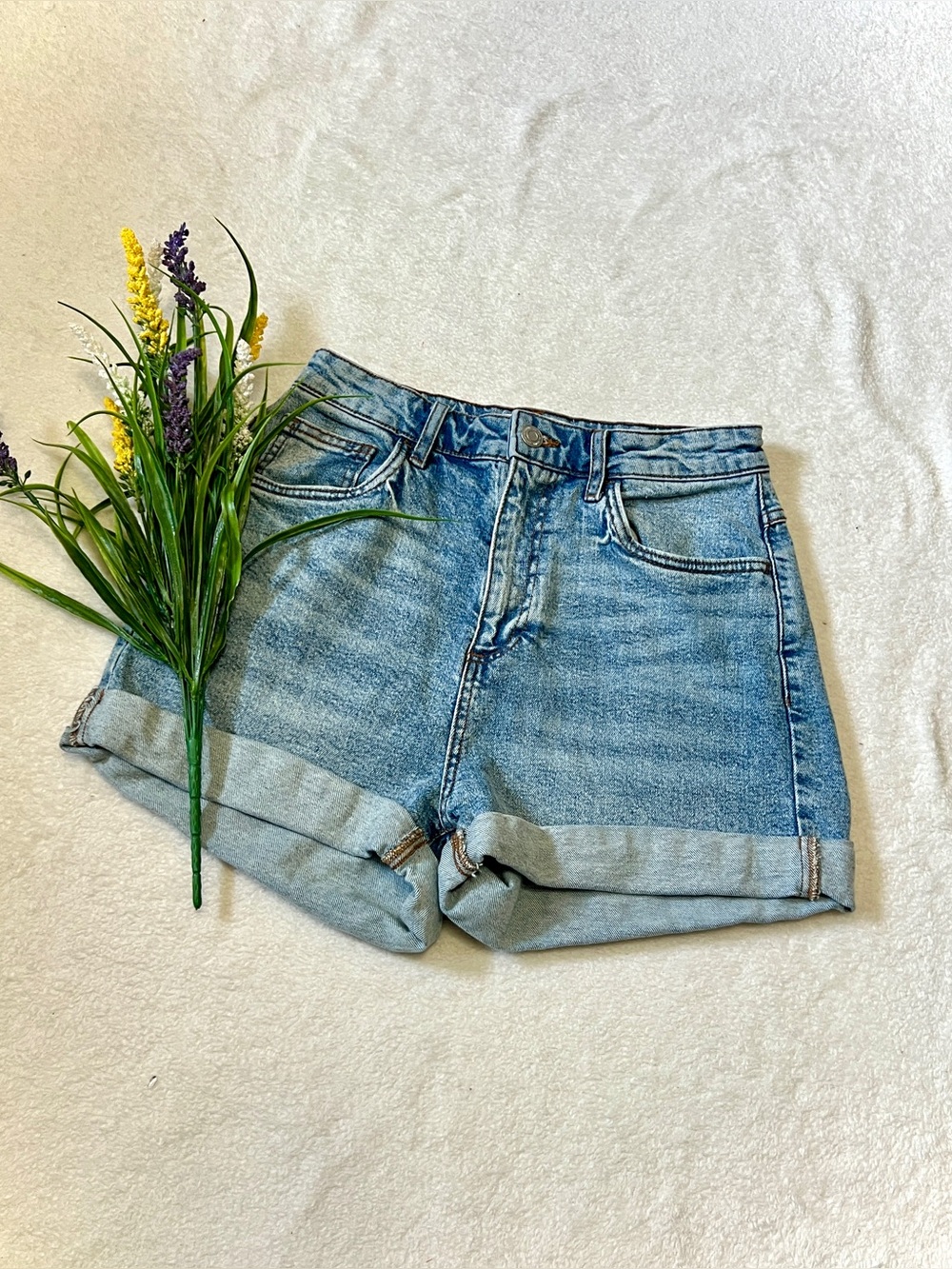 Cotton On High Rise Stretch Cuffed Denim Mom Shorts - Size 6 (27")